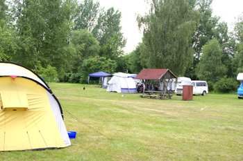 Gaststätten und Einkaufsmöglichkeiten nahe Campingplatz